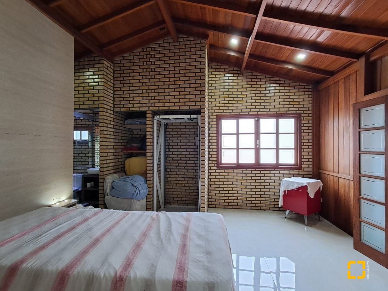 Casa com 75m², 3 quartos (sendo 1 suíte), 4 garagens, no bairro Ingleses do Rio Vermelho em Florianópolis