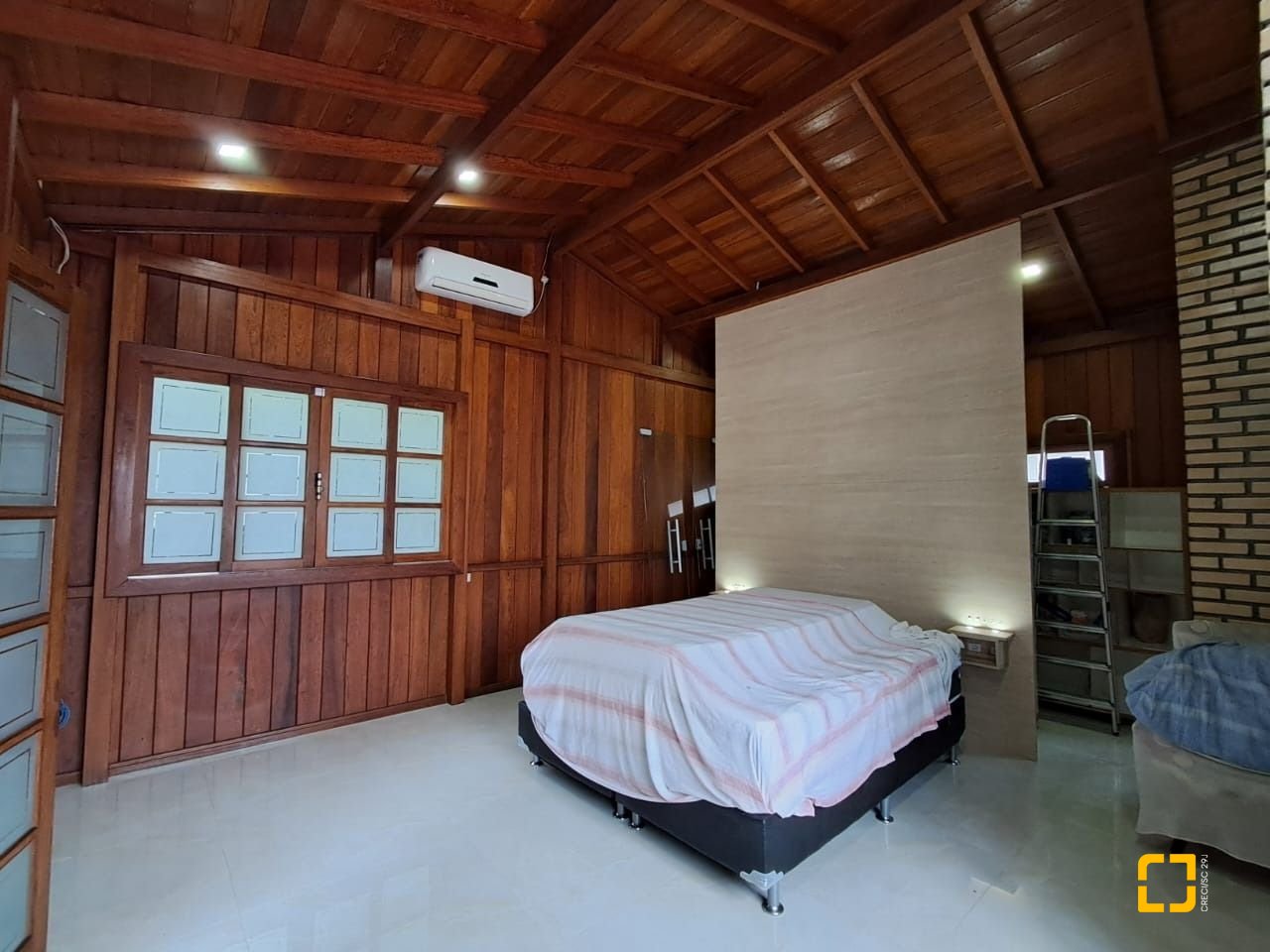 Casa com 75m², 3 quartos (sendo 1 suíte), 4 garagens, no bairro Ingleses do Rio Vermelho em Florianópolis