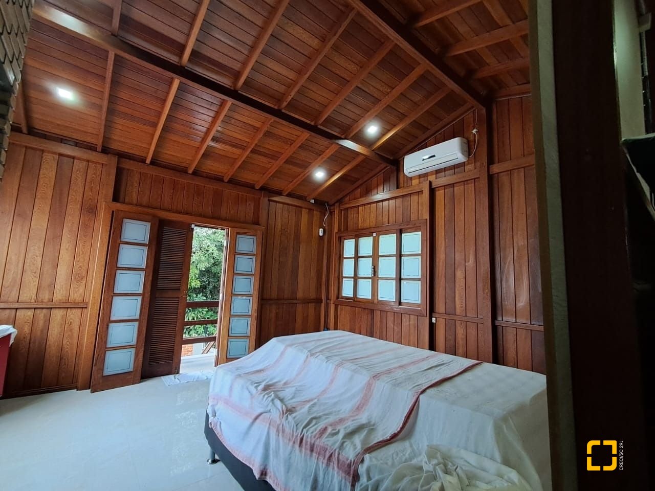 Casa com 75m², 3 quartos (sendo 1 suíte), 4 garagens, no bairro Ingleses do Rio Vermelho em Florianópolis