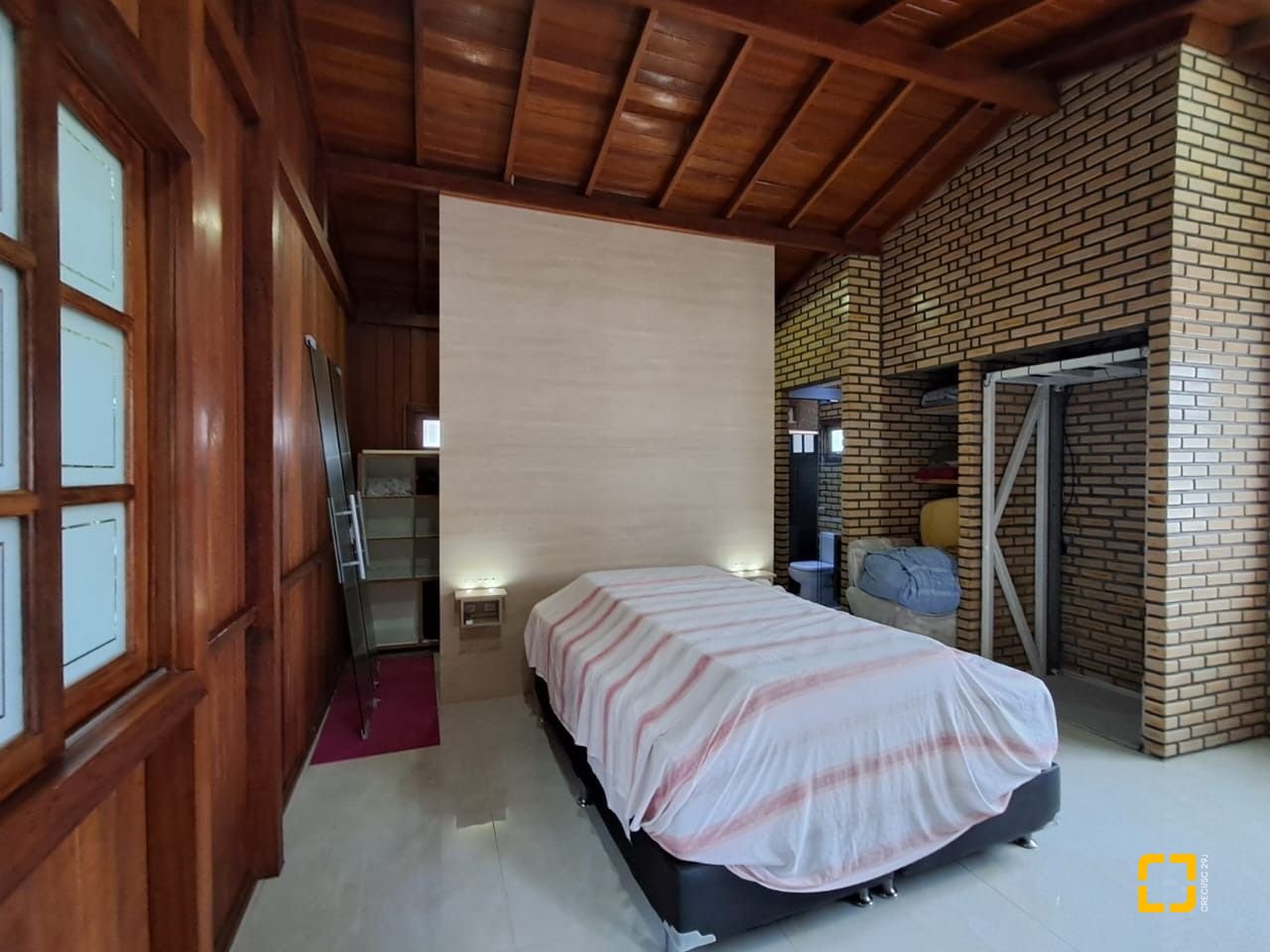 Casa com 75m², 3 quartos (sendo 1 suíte), 4 garagens, no bairro Ingleses do Rio Vermelho em Florianópolis