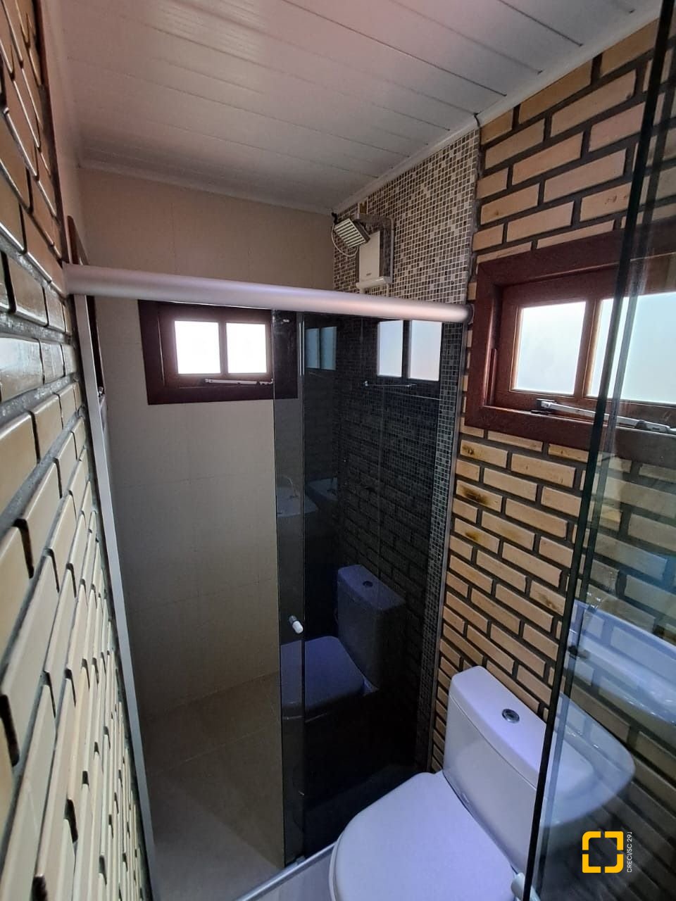 Casa com 75m², 3 quartos (sendo 1 suíte), 4 garagens, no bairro Ingleses do Rio Vermelho em Florianópolis