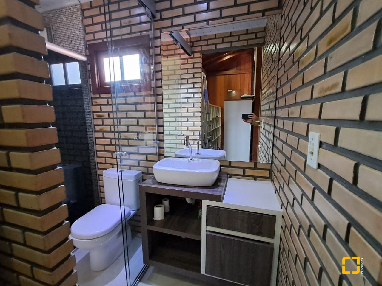 Casa com 75m², 3 quartos (sendo 1 suíte), 4 garagens, no bairro Ingleses do Rio Vermelho em Florianópolis