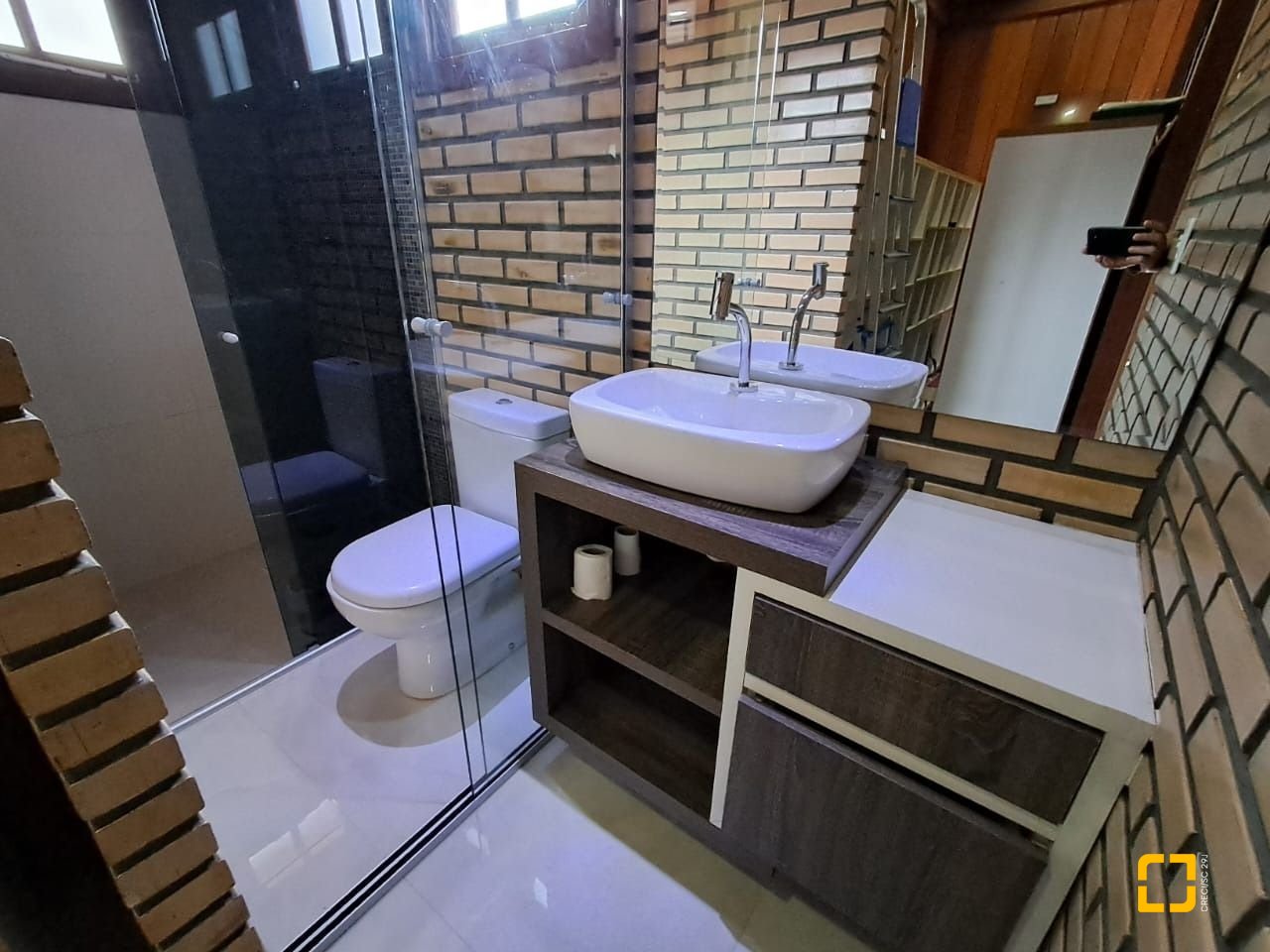 Casa com 75m², 3 quartos (sendo 1 suíte), 4 garagens, no bairro Ingleses do Rio Vermelho em Florianópolis