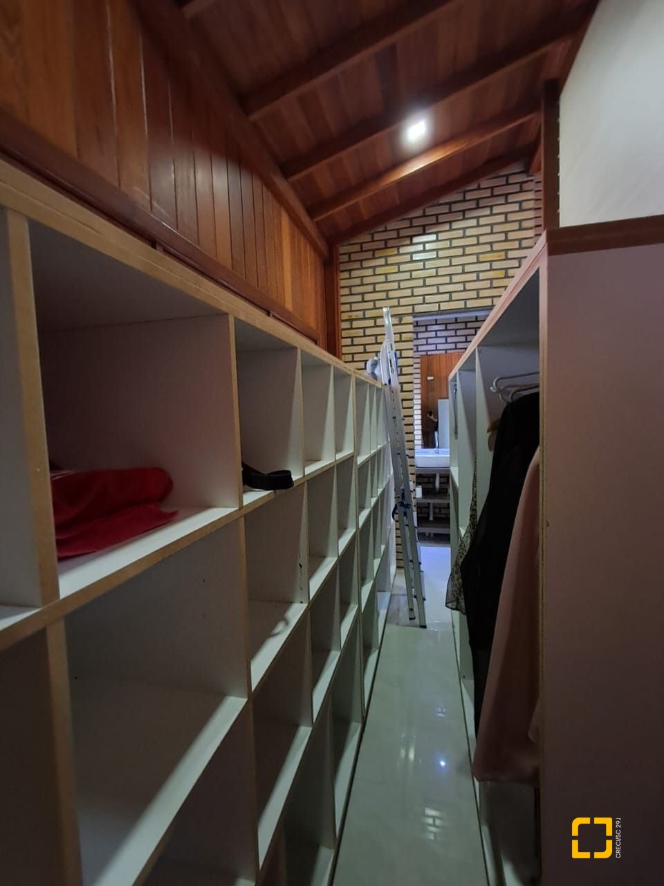 Casa com 75m², 3 quartos (sendo 1 suíte), 4 garagens, no bairro Ingleses do Rio Vermelho em Florianópolis