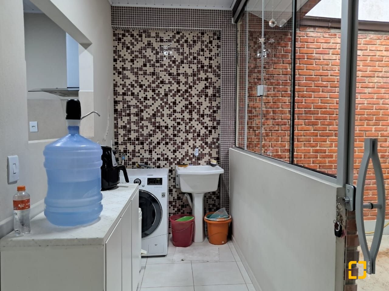 Casa com 75m², 3 quartos (sendo 1 suíte), 4 garagens, no bairro Ingleses do Rio Vermelho em Florianópolis