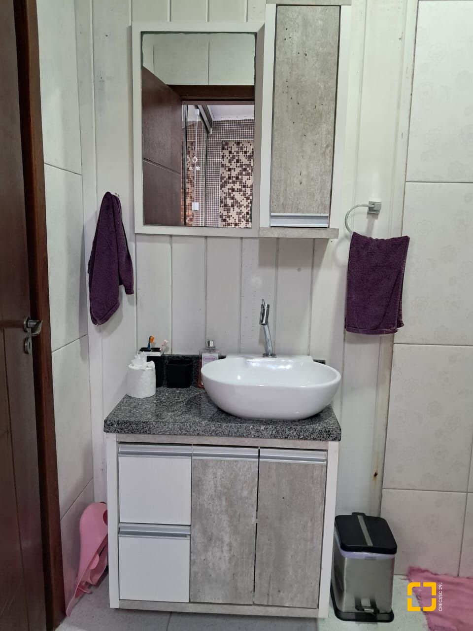 Casa com 75m², 3 quartos (sendo 1 suíte), 4 garagens, no bairro Ingleses do Rio Vermelho em Florianópolis