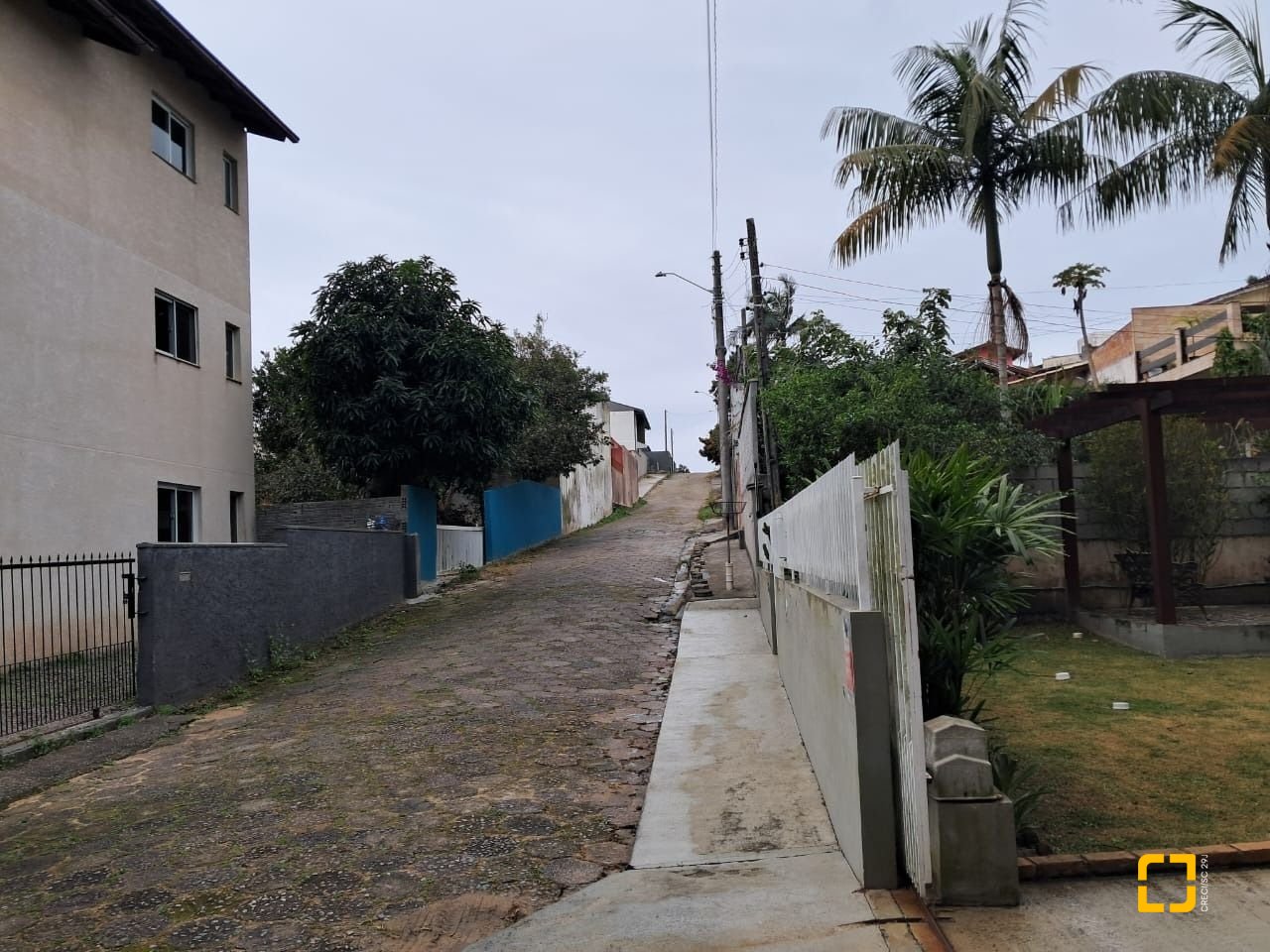 Casa com 75m², 3 quartos (sendo 1 suíte), 4 garagens, no bairro Ingleses do Rio Vermelho em Florianópolis