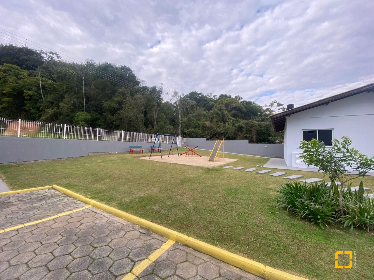 Apartamento com 55m², 2 quartos, 1 garagem, no bairro Potecas em São José