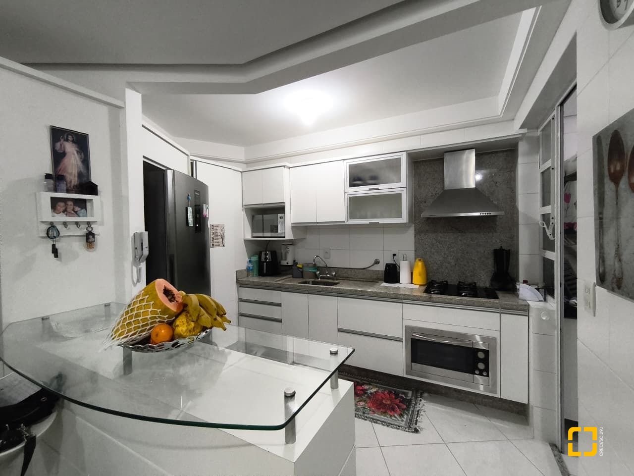 Apartamento com 107m², 4 quartos (sendo 1 suíte), 2 garagens, no bairro Itacorubi em Florianópolis