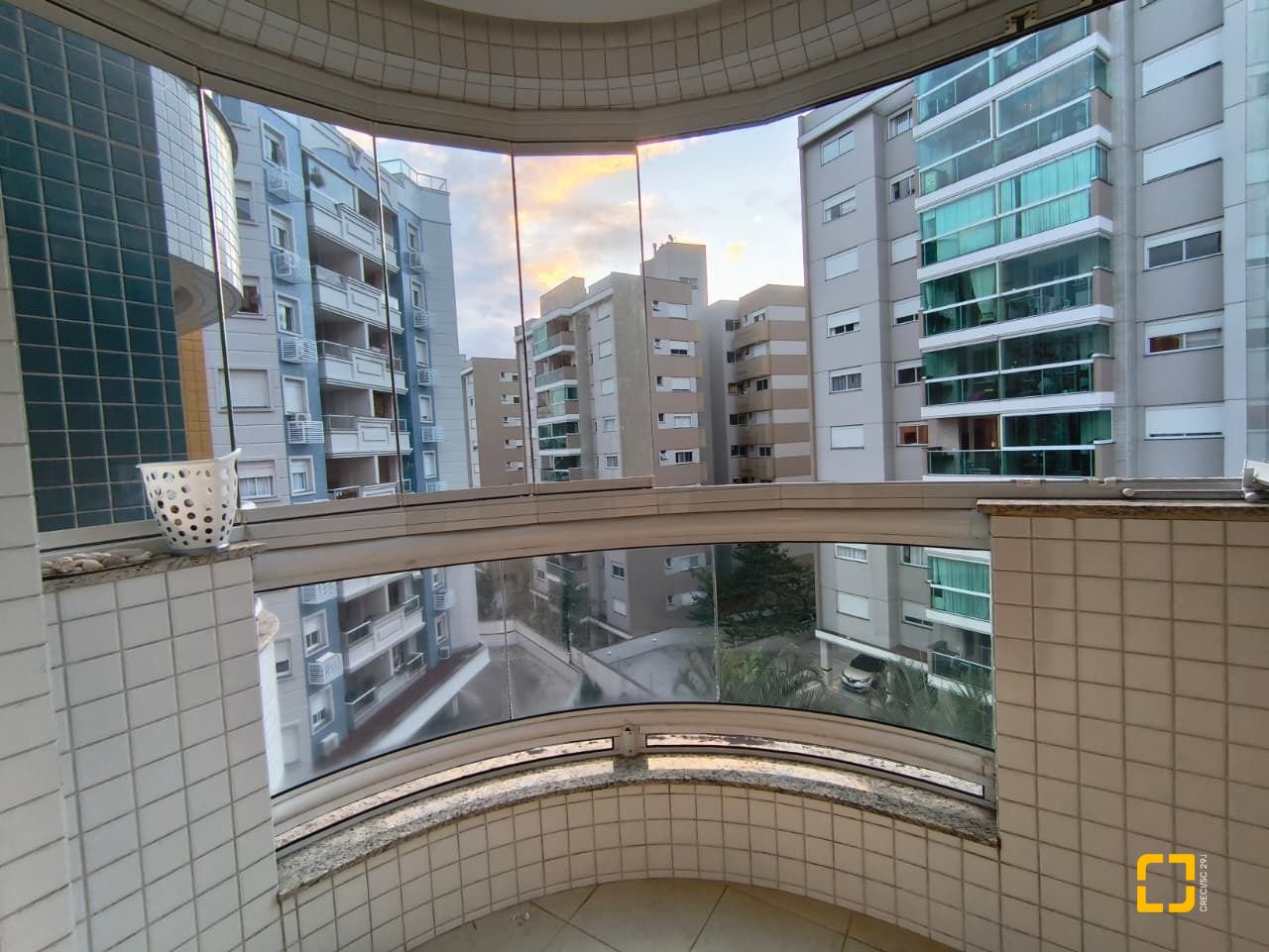 Apartamento com 107m², 4 quartos (sendo 1 suíte), 2 garagens, no bairro Itacorubi em Florianópolis