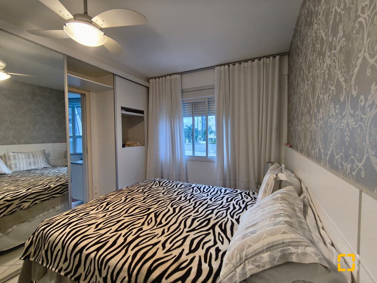 Apartamento com 107m², 4 quartos (sendo 1 suíte), 2 garagens, no bairro Itacorubi em Florianópolis