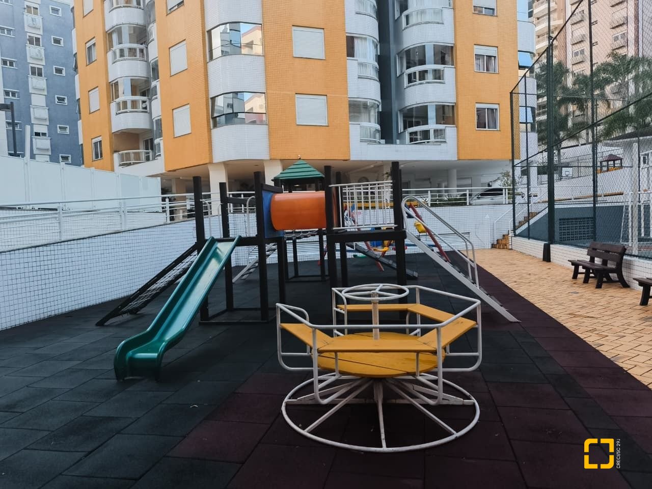 Apartamento com 107m², 4 quartos (sendo 1 suíte), 2 garagens, no bairro Itacorubi em Florianópolis