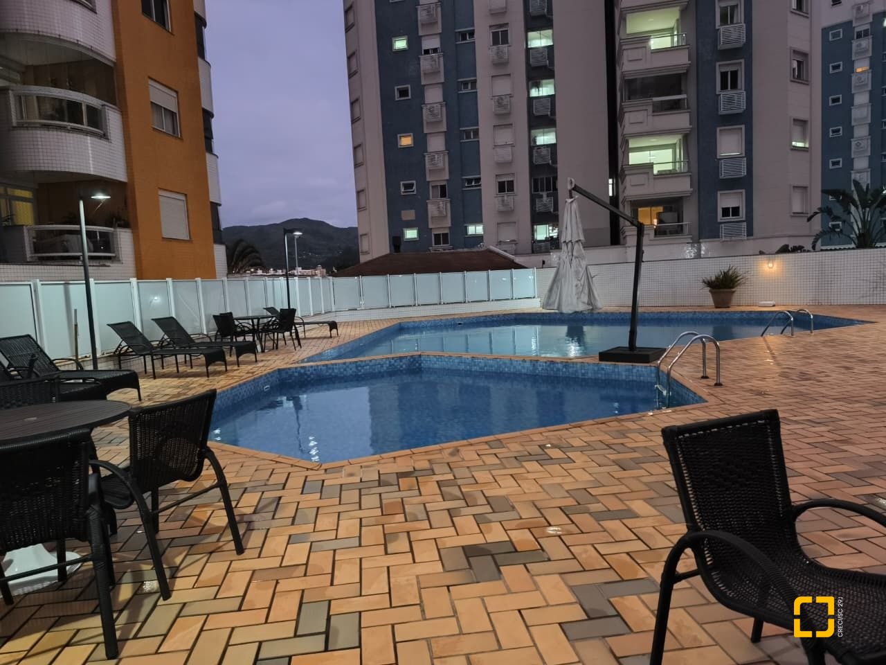 Apartamento com 107m², 4 quartos (sendo 1 suíte), 2 garagens, no bairro Itacorubi em Florianópolis