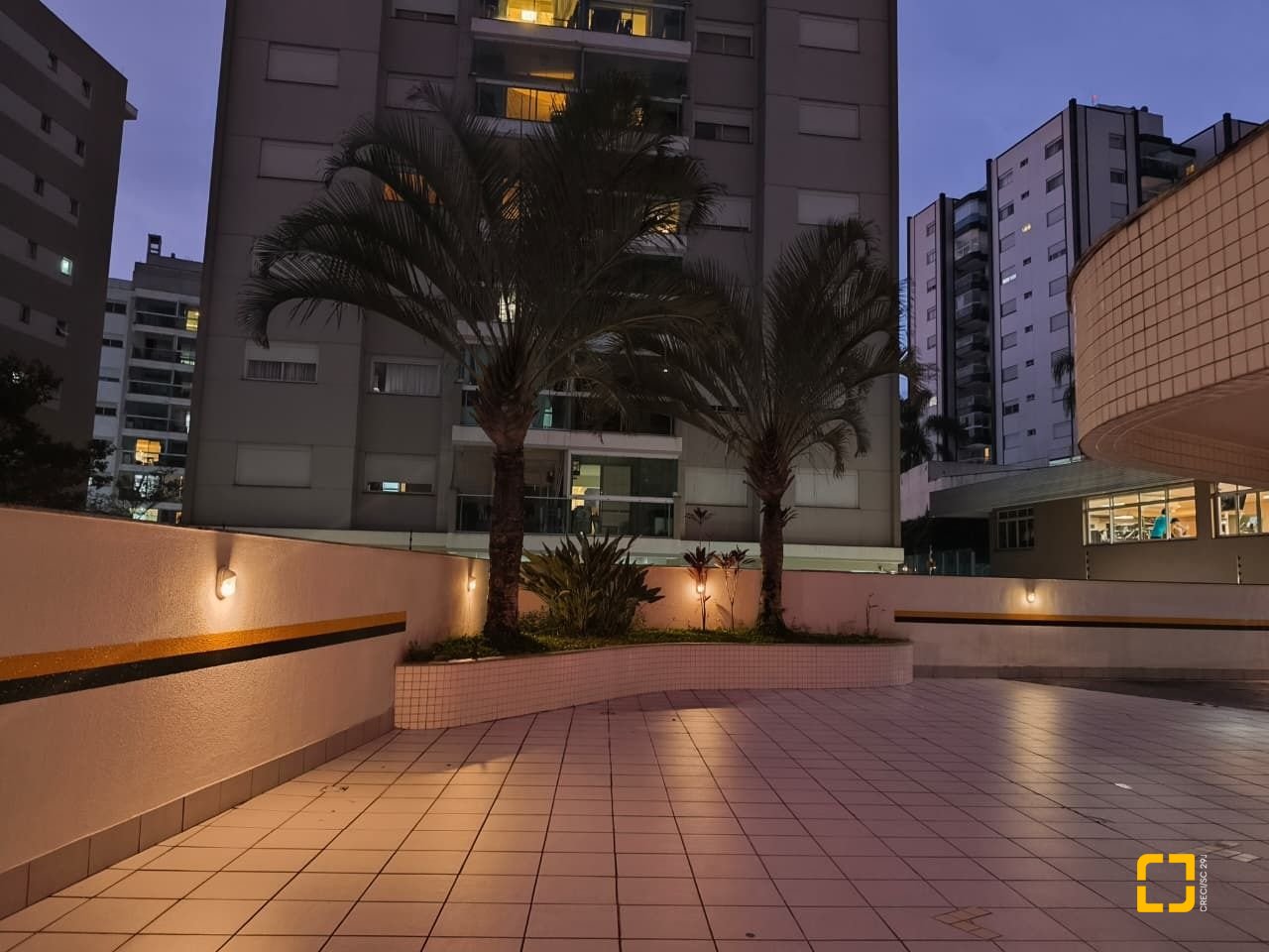 Apartamento com 107m², 4 quartos (sendo 1 suíte), 2 garagens, no bairro Itacorubi em Florianópolis