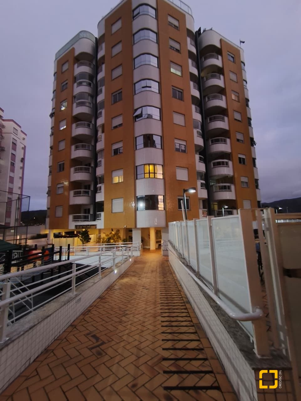 Apartamento com 107m², 4 quartos (sendo 1 suíte), 2 garagens, no bairro Itacorubi em Florianópolis