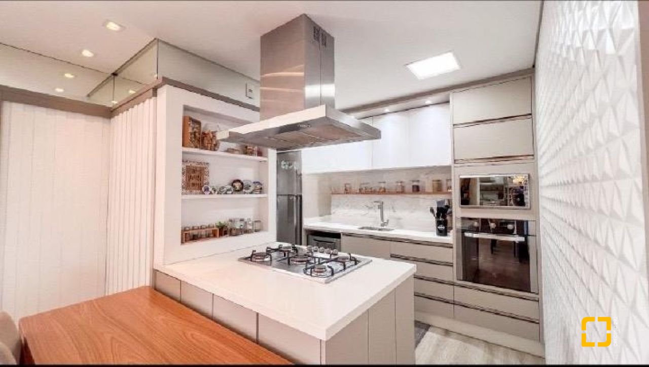 Apartamento com 123m², 4 quartos (sendo 1 suíte), 2 garagens, no bairro Itacorubi em Florianópolis