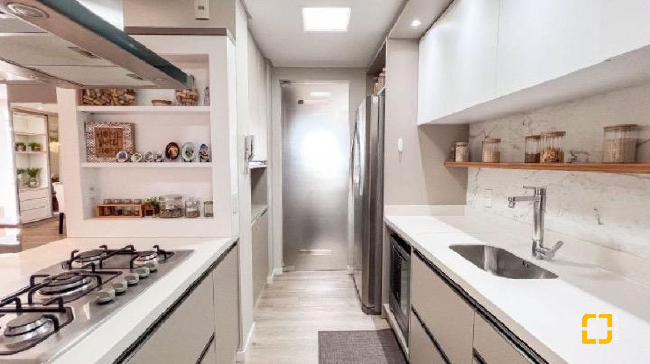Apartamento com 123m², 4 quartos (sendo 1 suíte), 2 garagens, no bairro Itacorubi em Florianópolis
