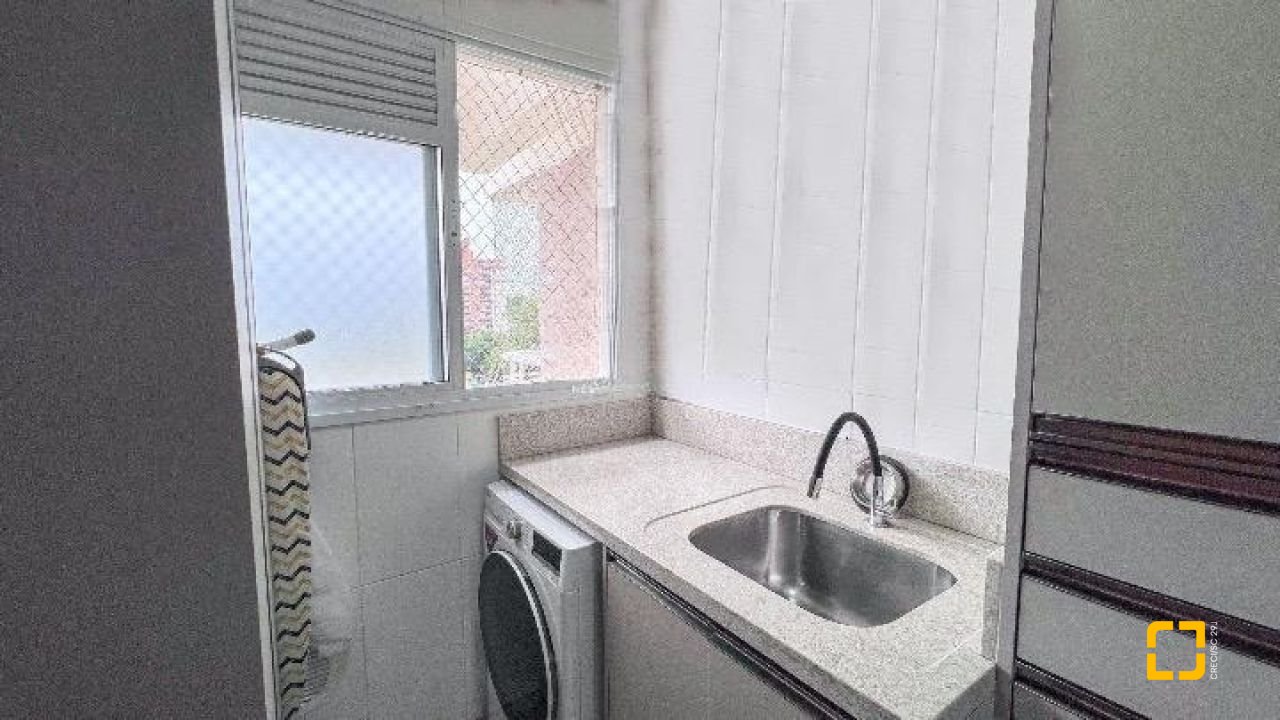 Apartamento com 123m², 4 quartos (sendo 1 suíte), 2 garagens, no bairro Itacorubi em Florianópolis