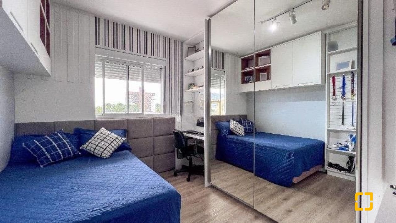Apartamento com 123m², 4 quartos (sendo 1 suíte), 2 garagens, no bairro Itacorubi em Florianópolis