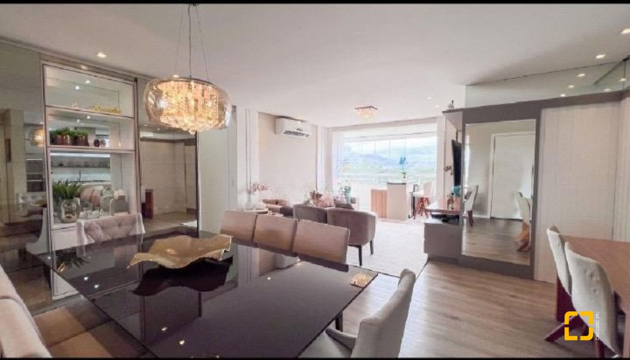 Apartamento com 123m², 4 quartos (sendo 1 suíte), 2 garagens, no bairro Itacorubi em Florianópolis