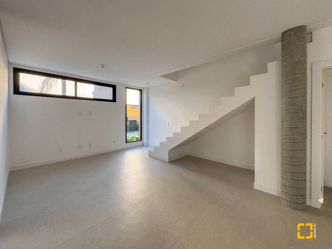 Casa de Condomínio com 230m², 6 quartos (sendo 3 suítes), 2 garagens, no bairro Cacupé em Florianópolis