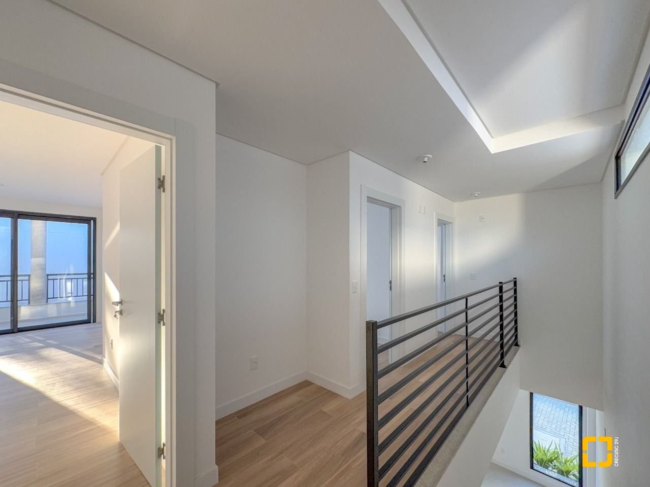 Casa de Condomínio com 230m², 6 quartos (sendo 3 suítes), 2 garagens, no bairro Cacupé em Florianópolis