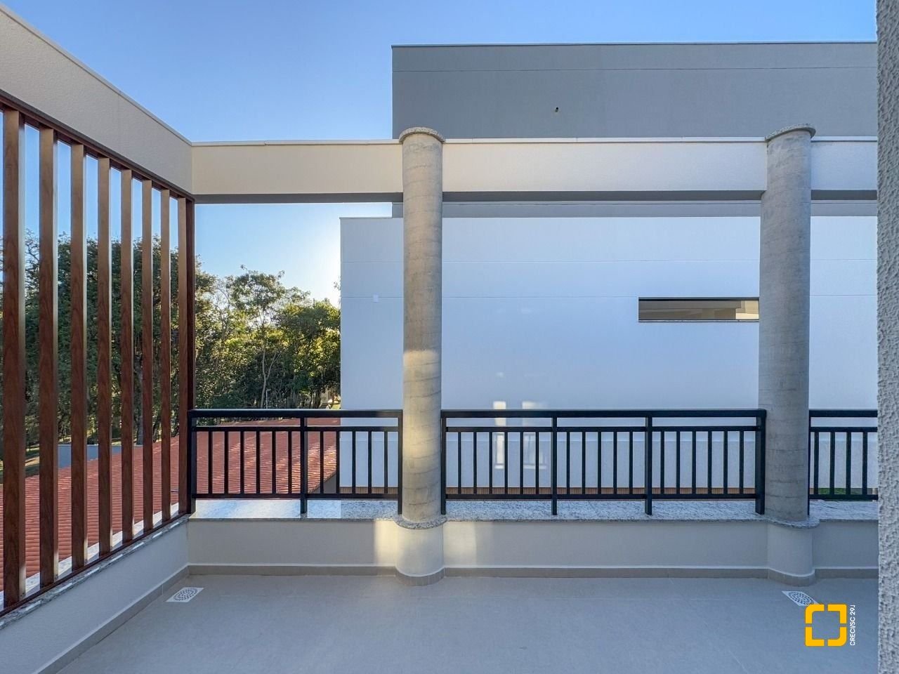 Casa de Condomínio com 230m², 6 quartos (sendo 3 suítes), 2 garagens, no bairro Cacupé em Florianópolis