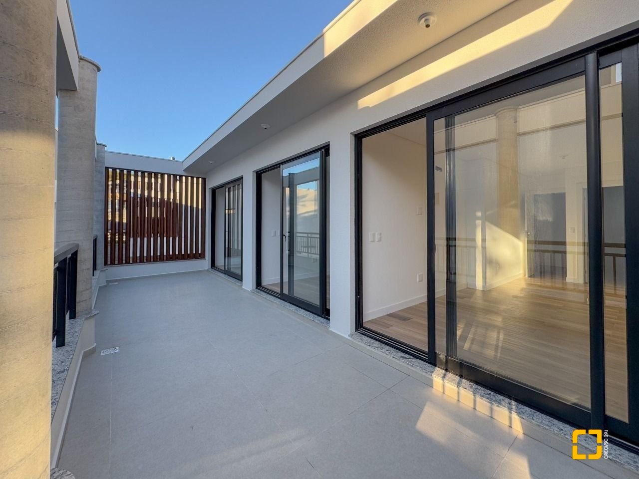 Casa de Condomínio com 230m², 6 quartos (sendo 3 suítes), 2 garagens, no bairro Cacupé em Florianópolis