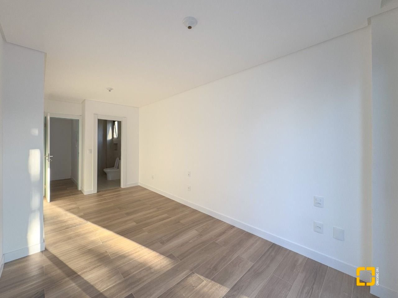 Casa de Condomínio com 230m², 6 quartos (sendo 3 suítes), 2 garagens, no bairro Cacupé em Florianópolis