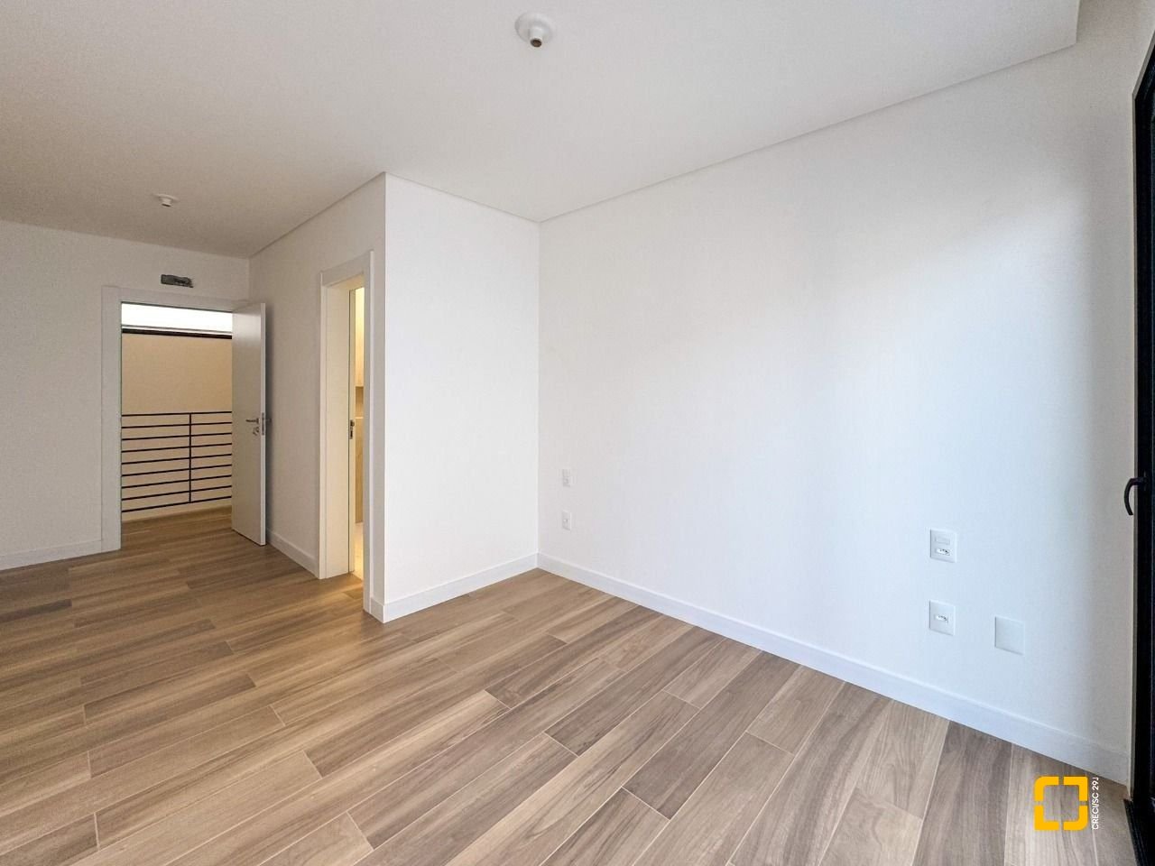 Casa de Condomínio com 230m², 6 quartos (sendo 3 suítes), 2 garagens, no bairro Cacupé em Florianópolis