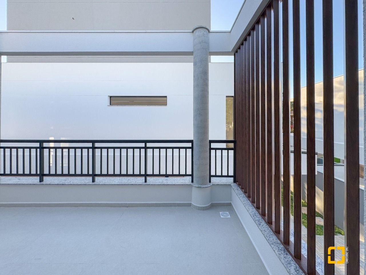 Casa de Condomínio com 230m², 6 quartos (sendo 3 suítes), 2 garagens, no bairro Cacupé em Florianópolis