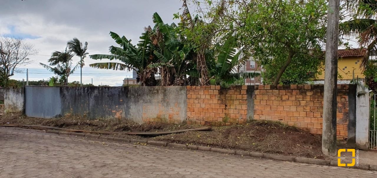 Terreno com 929m², no bairro Campeche em Florianópolis