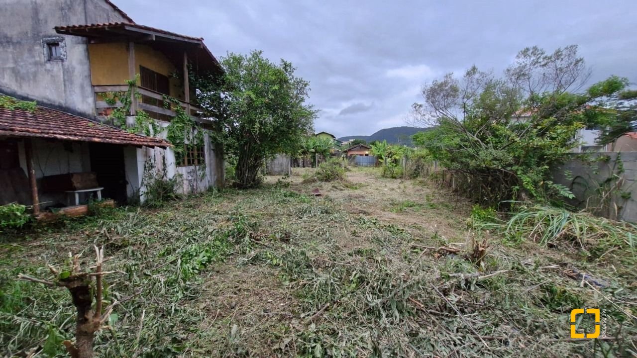 Terreno com 929m², no bairro Campeche em Florianópolis