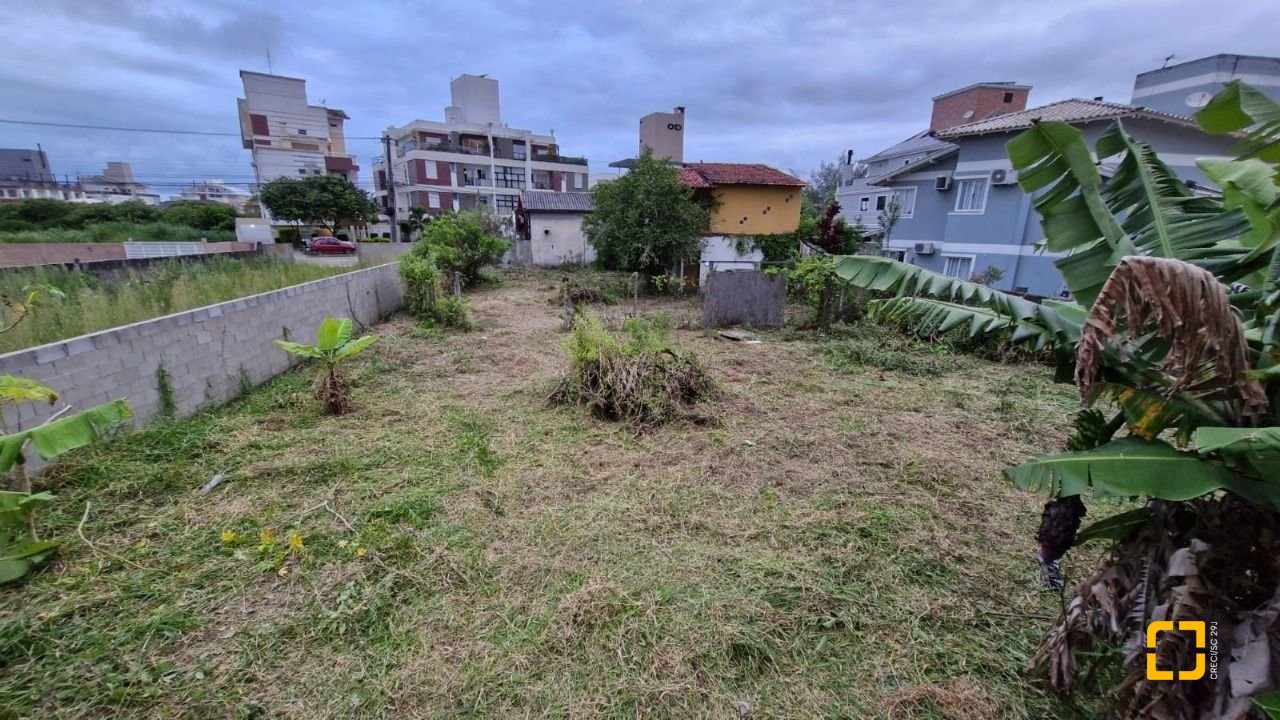 Terreno com 929m², no bairro Campeche em Florianópolis
