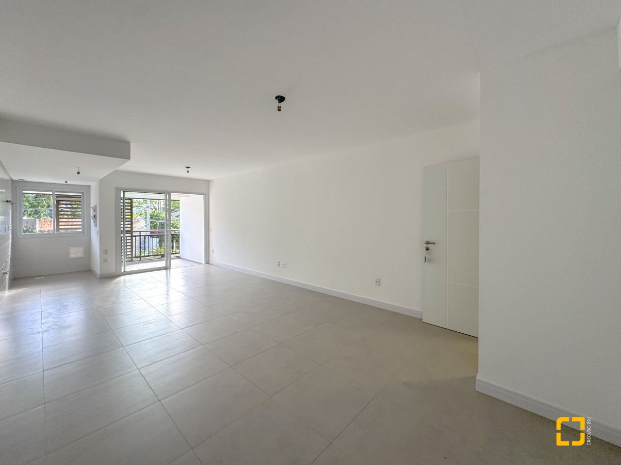 Apartamento com 79m², 3 quartos (sendo 1 suíte), 2 garagens, no bairro João Paulo em Florianópolis