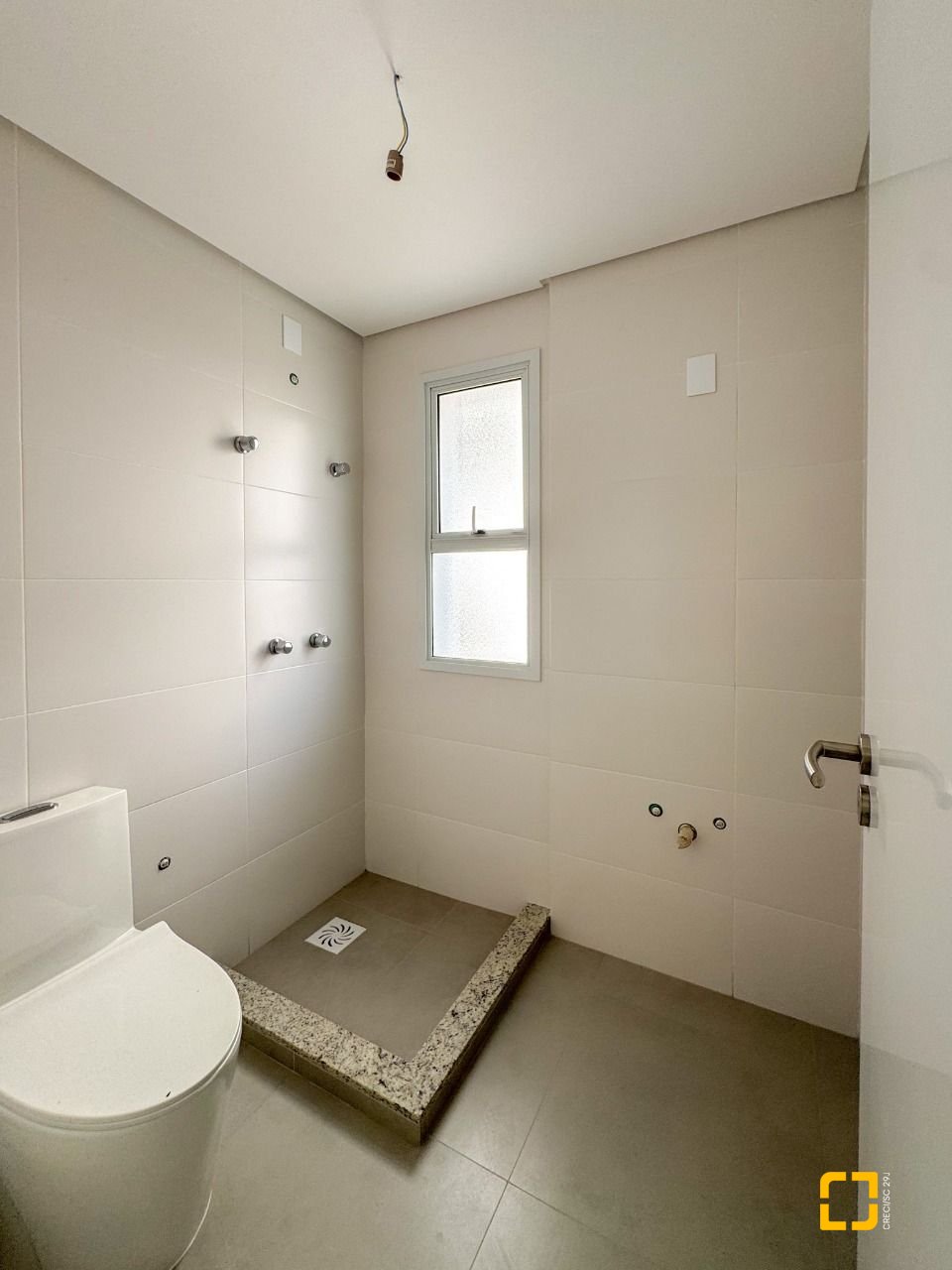 Apartamento com 79m², 3 quartos (sendo 1 suíte), 2 garagens, no bairro João Paulo em Florianópolis