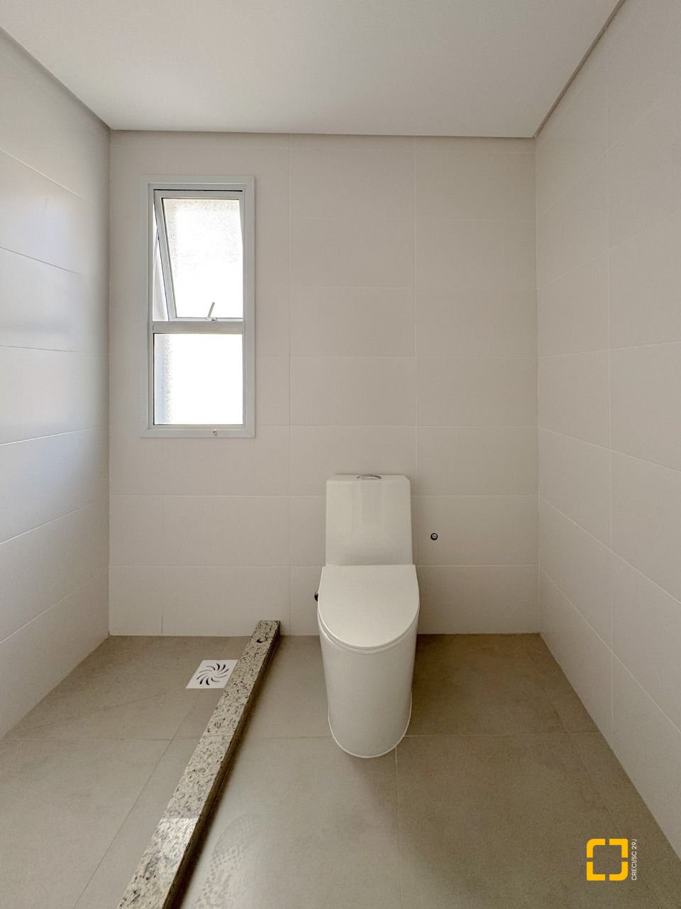 Apartamento com 79m², 3 quartos (sendo 1 suíte), 2 garagens, no bairro João Paulo em Florianópolis