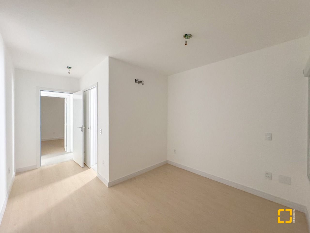 Apartamento com 79m², 3 quartos (sendo 1 suíte), 2 garagens, no bairro João Paulo em Florianópolis