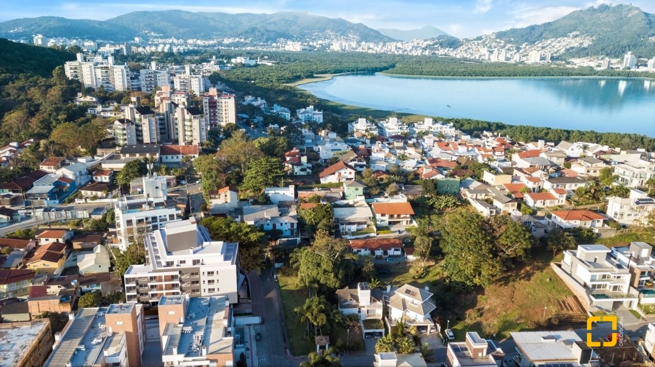 Apartamento com 79m², 3 quartos (sendo 1 suíte), 2 garagens, no bairro João Paulo em Florianópolis