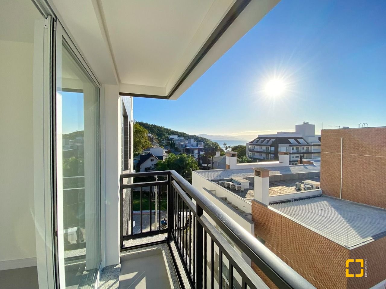 Apartamento com 71m², 3 quartos (sendo 1 suíte), 2 garagens, no bairro João Paulo em Florianópolis
