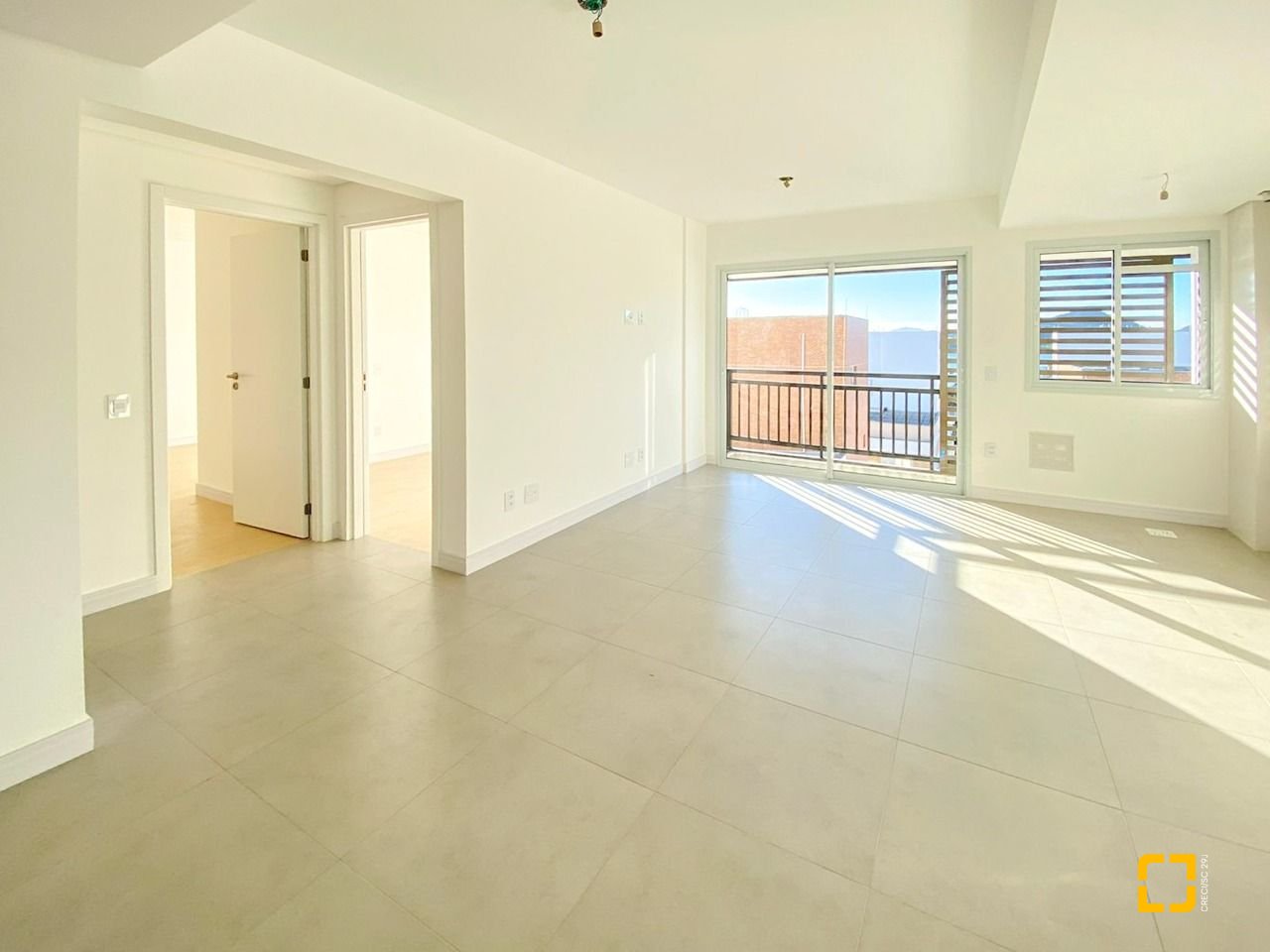 Apartamento com 71m², 3 quartos (sendo 1 suíte), 2 garagens, no bairro João Paulo em Florianópolis