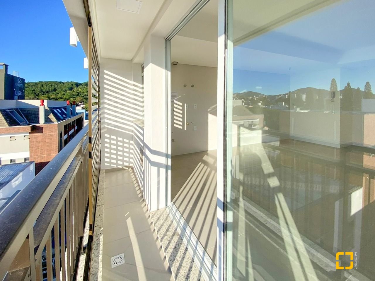 Apartamento com 71m², 3 quartos (sendo 1 suíte), 2 garagens, no bairro João Paulo em Florianópolis
