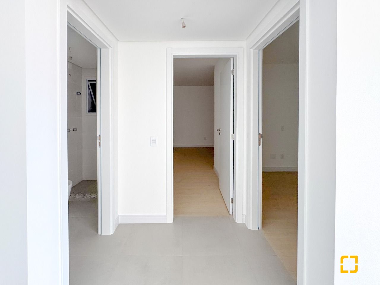Apartamento com 71m², 3 quartos (sendo 1 suíte), 2 garagens, no bairro João Paulo em Florianópolis