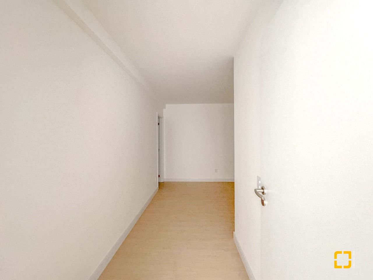 Apartamento com 71m², 3 quartos (sendo 1 suíte), 2 garagens, no bairro João Paulo em Florianópolis