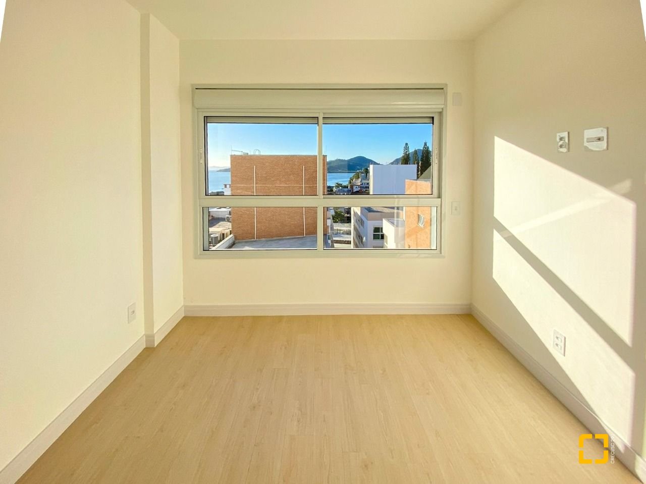 Apartamento com 71m², 3 quartos (sendo 1 suíte), 2 garagens, no bairro João Paulo em Florianópolis