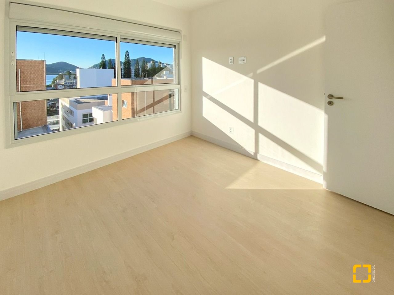 Apartamento com 71m², 3 quartos (sendo 1 suíte), 2 garagens, no bairro João Paulo em Florianópolis