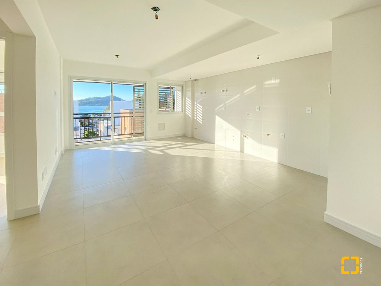 Apartamento com 71m², 3 quartos (sendo 1 suíte), 2 garagens, no bairro João Paulo em Florianópolis