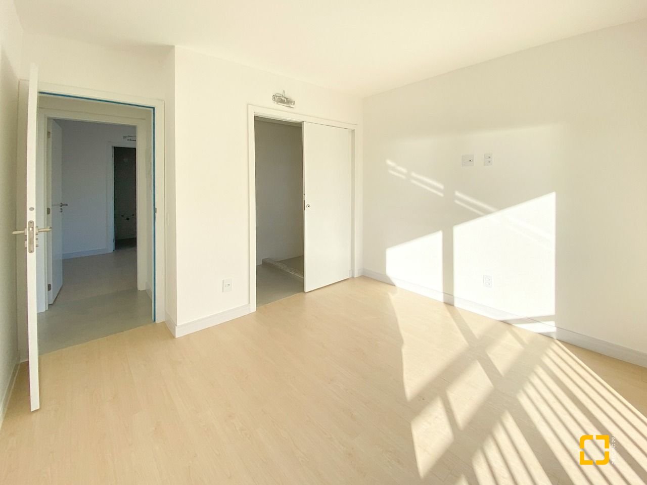 Apartamento com 80m², 4 quartos (sendo 2 suítes), 2 garagens, no bairro João Paulo em Florianópolis