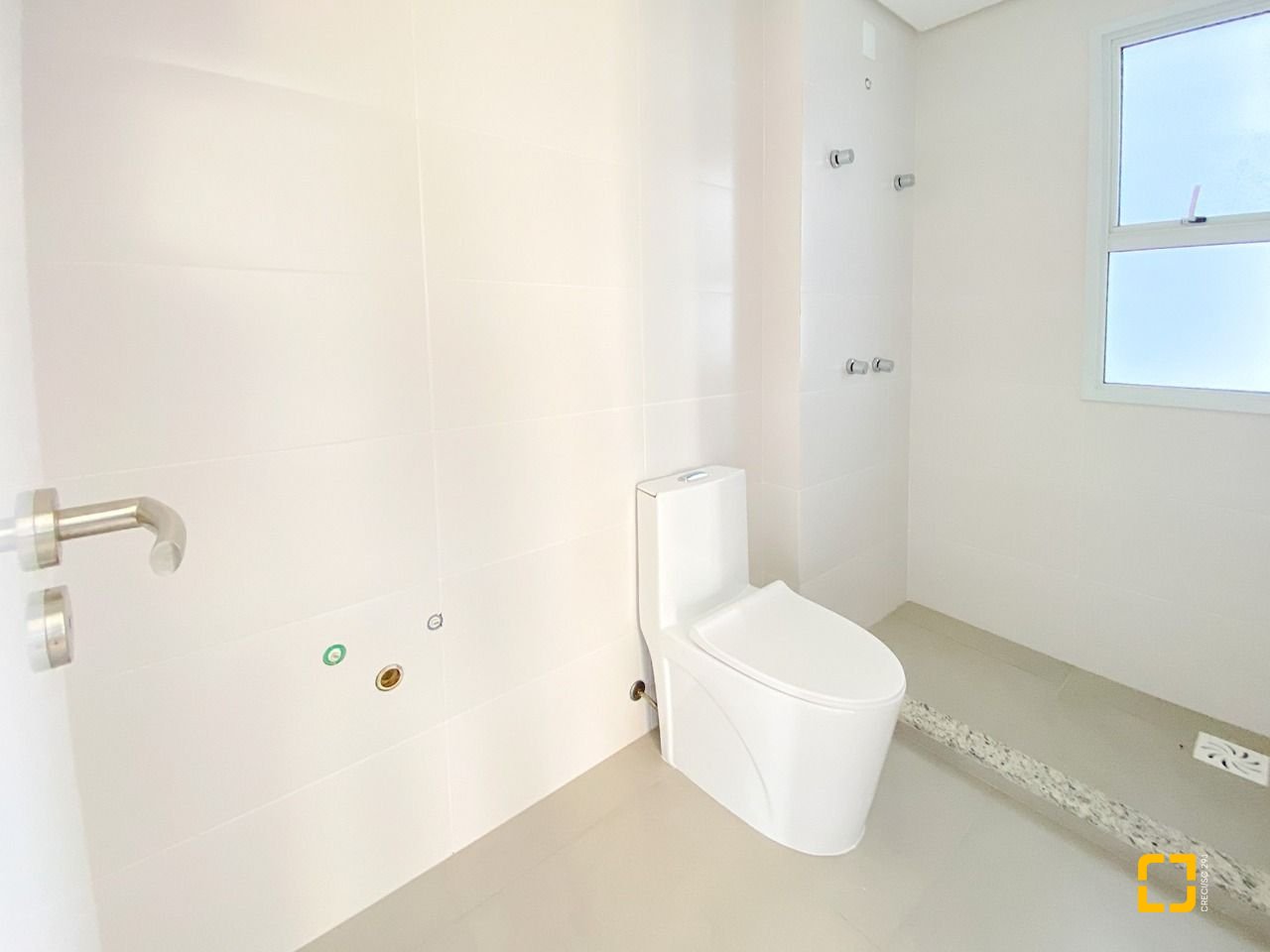 Apartamento com 80m², 4 quartos (sendo 2 suítes), 2 garagens, no bairro João Paulo em Florianópolis