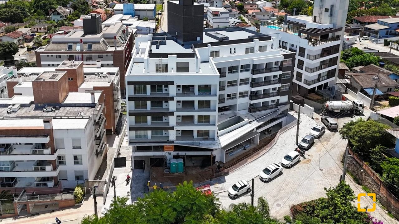 Apartamento com 80m², 4 quartos (sendo 2 suítes), 2 garagens, no bairro João Paulo em Florianópolis